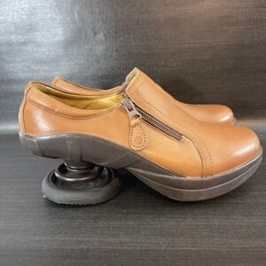 Z-Coil Loryn Slip On Womens size 7 Tan Brown Leather Spring Heel Comfort Shoes